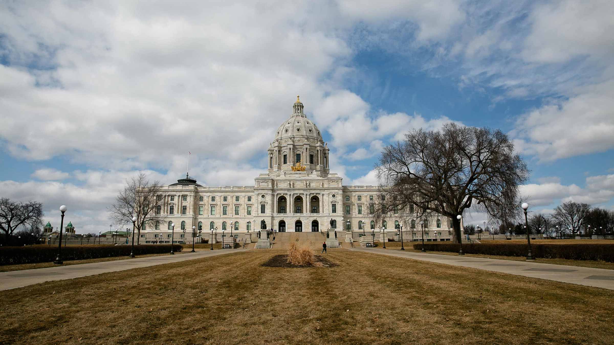 The Minnesota state capital building on a partly cloudy day