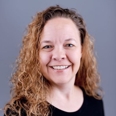 Christina Woodlee Headshot
