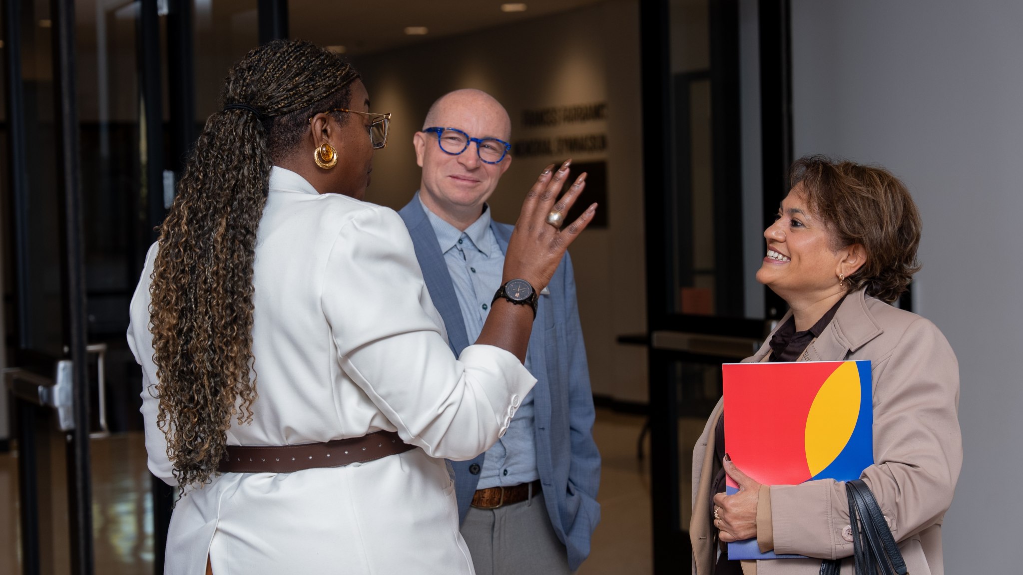 Image of United Way leaders Stephannie Lewis and Steve Walvig engaged in conversation with a nonprofit partner