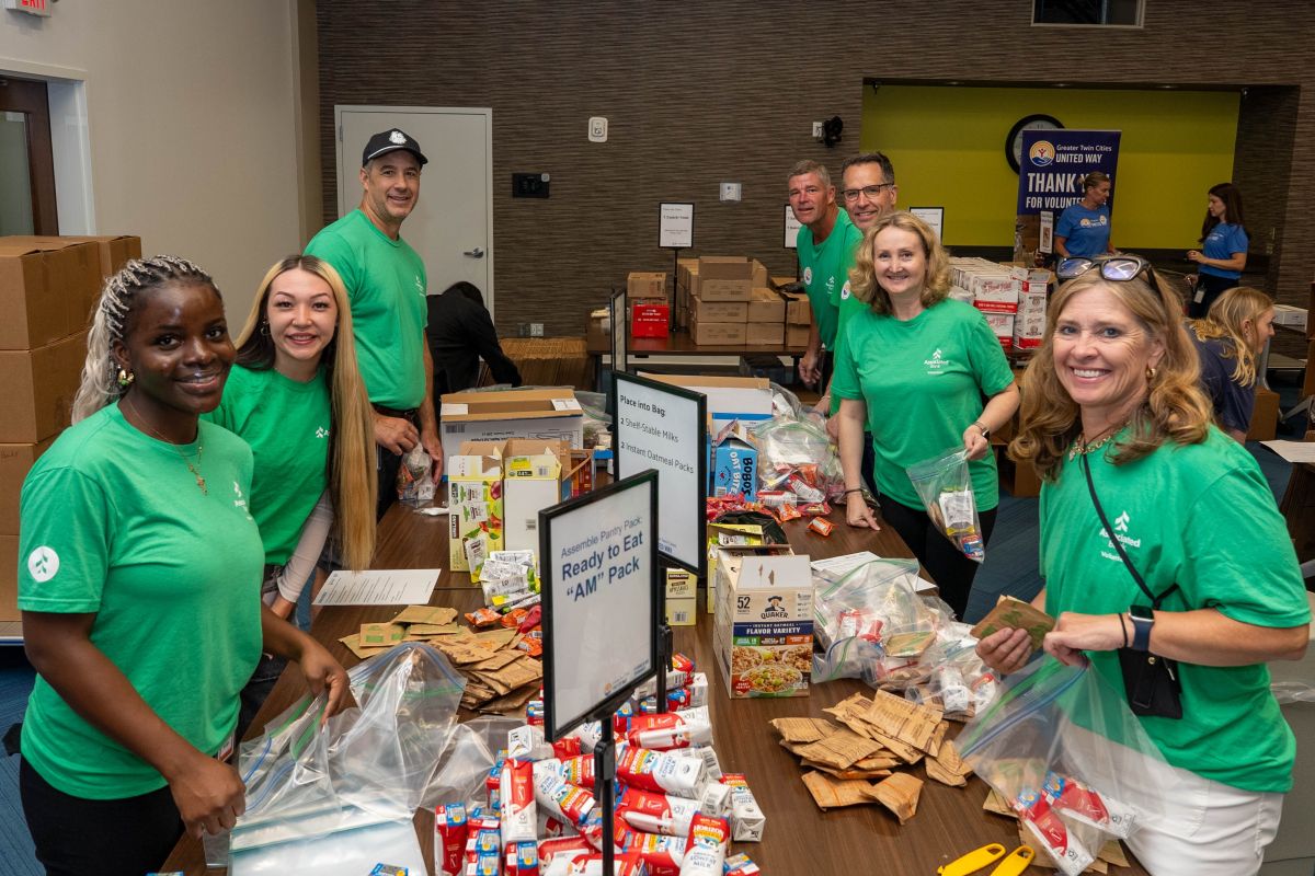 Employee volunteers at a Greater Twin Cities United Way corporate volunteering event.